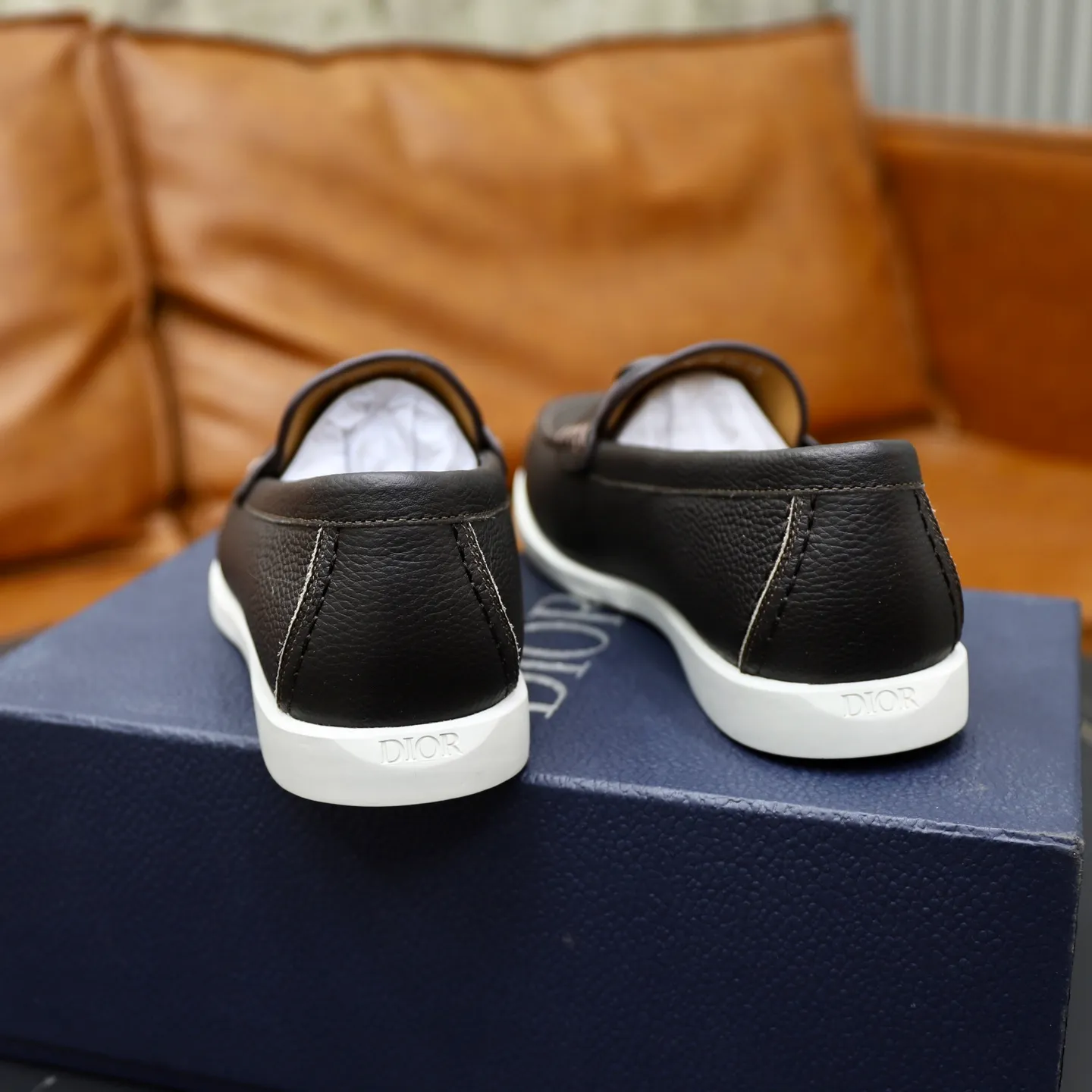 Ex-factory price: 540🙅‍♂️🙅‍♂️🙅‍♂️ Brand: Dior DIOR Standard code: Men's code 38/44 (45 can be customized) Grade: Same as the official website Material: Original cowhide stitching, cowhide lining, original TPU wear-resistant soft outsole Style categories: Leisure and sports version, footwear for driving, young fashion, European and American trends, British style Color: actual picture color